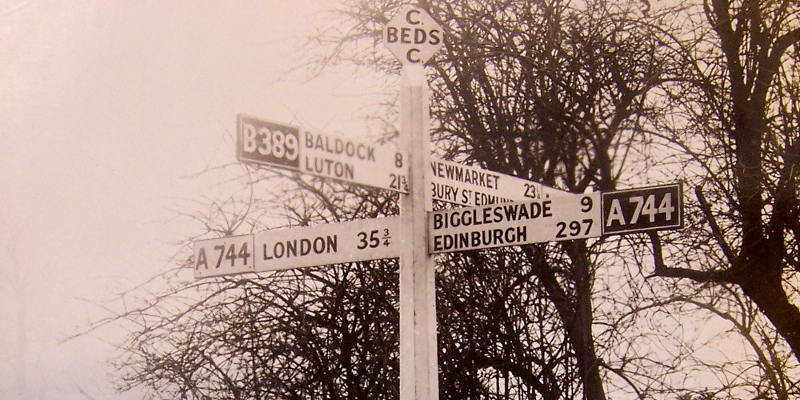 A wooden prototype, demonstrating the Ministry's new designs, photographed in 1920. It erroneously includes an A-road number on a black background. Click to enlarge