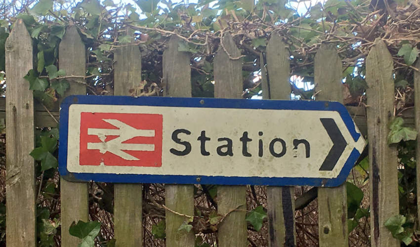A simple sign to the station.