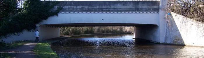 Greenford Road crosses the Grand Union Canal. Click to enlarge