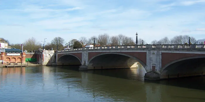 Hampton Court Bridge, with the abutment of the old bridge to the left. Click to enlarge