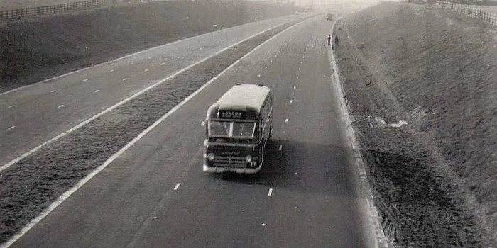 A Midland Red coach on the brand-new M1: a good road, but neither it nor drivers were prepared for bad weather. Click to enlarge