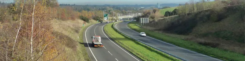 The modern A41 at Bourne End, opened in 1993, occupying the line selected for the A41(M) in the 1960s. Click to enlarge