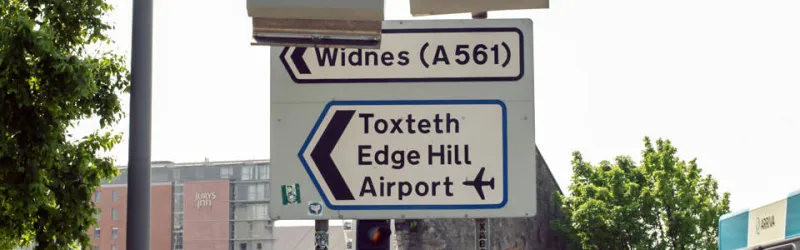 Post-1975 non-primary and local direction signs. The difference isn't very obvious. Click to enlarge