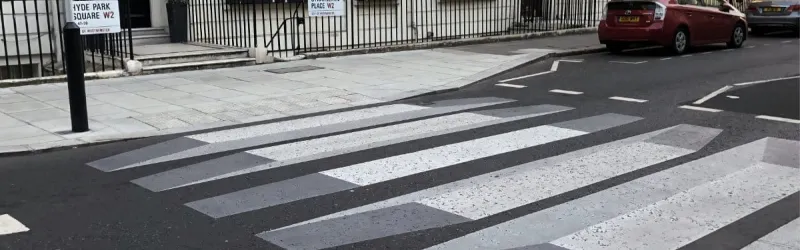 On the corner of Hyde Park Square, a series of brand new 3D effect stripes. Click to enlarge