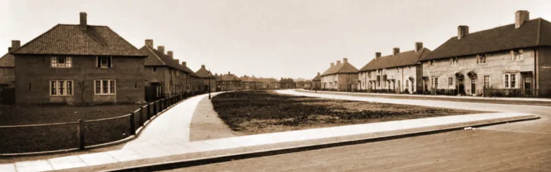 The Roundway in Tottenham, newly-built in 1928. The space in the middle now carries the A10. Click to enlarge