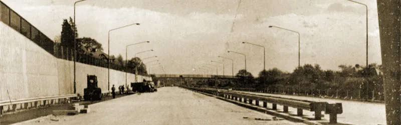 The M1 Hendon Urban Motorway at Glendor Gardens shortly before opening to traffic. Click to enlarge