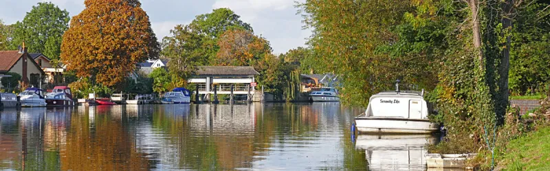 The Thames at Walton. If Ringway 3 had been built, the photographer would have been standing underneath it. Click to enlarge