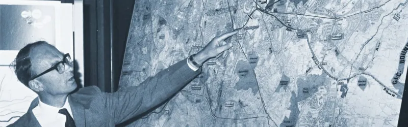 Robert Vigars, chair of the GLC's Transport and Planning Committee, announces Ringway 2 to the press, July 1969. The A20(M) is also shown but was barely mentioned in the resulting press coverage. Click to enlarge