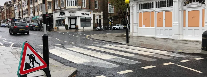 A view of the crossing from the pavement, with the shape of the paintwork more obvious. Click to enlarge