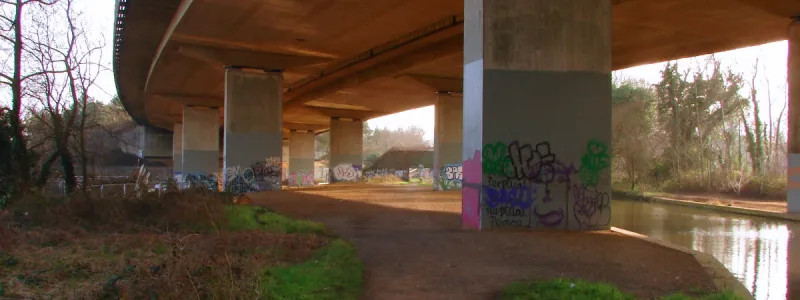 The M25 crosses the Wey at Byfleet, a tricky route but the only one available through suburban Surrey. Click to enlarge