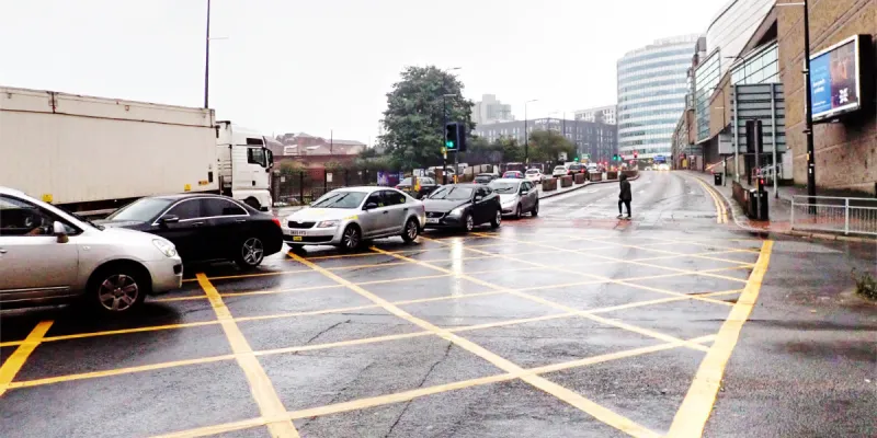 Lots of cars stopped in the box on the A6042 Trinity Way, Salford - but all of them waiting to turn right. Click to enlarge