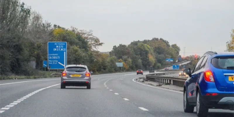 The M271's M carriageway, and an exit that forms a rare carriageway N. Click to enlarge