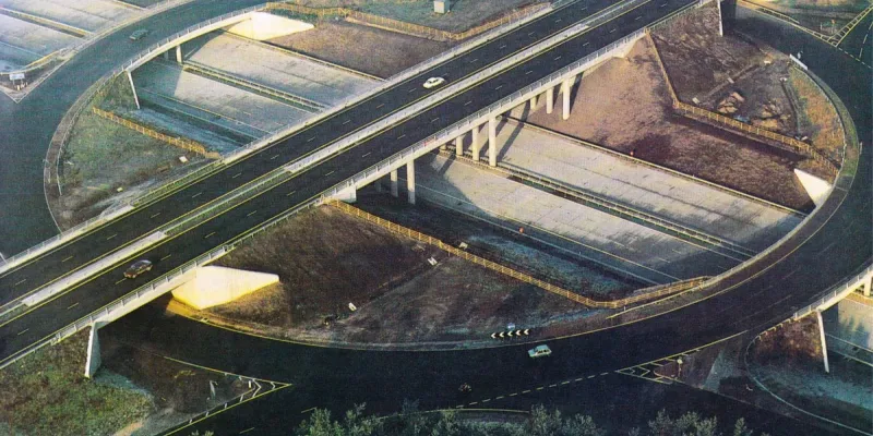 A brand new Wisley Interchange in 1983, with very little traffic in sight. Click to enlarge