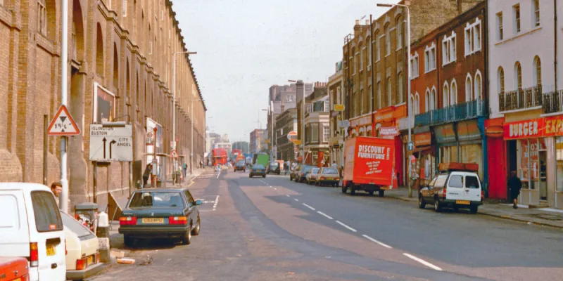 The A5200 York Way in 1989, with Kings Cross station on the left, looking much as it did in the 1960s. This could have been the start of a new motorway north from Central London. Click to enlarge