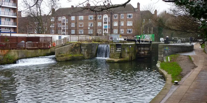The peaceful canal and good housing nearby: an urban environment the GLC wanted to preserve. Click to enlarge