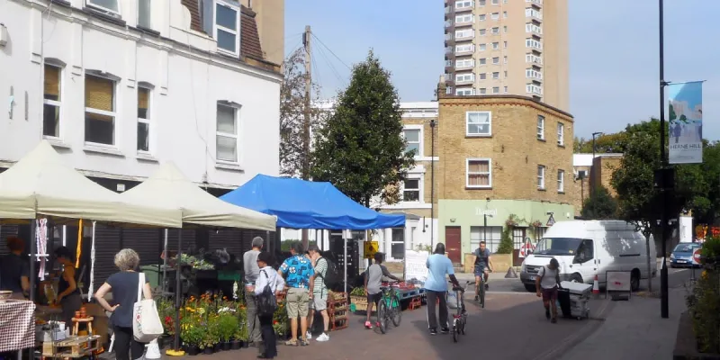 A street market in Railton Road, Herne Hill. If Parkway E had been built this whole shopping street would have been underneath an elevated motorway. Click to enlarge