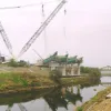 The Leibherr 1200t crane supplied by Baldwins for lifting the beams.