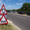Towards the end of the section that is open without charge, warning signs indicate that the free ride is about to stop. Shortly afterwards parking restrictions begin.
