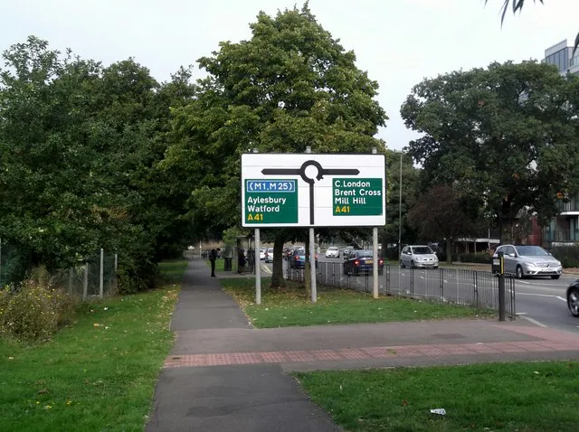 The A410 Spur Road approaches its parent, the A41 Watford Bypass. Click to enlarge