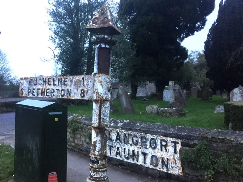 Badly in need of urgent repairs is this second sign at Huish Episcopi, where the distances have broken off! It's a shame to see some in this poor a state, but categorising, organising, and repairing all of them must be a logistical nightmare.