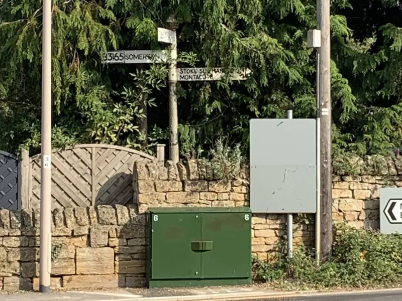 Martock also isn't far from Montacute, famous for the mansion Montacute house. This fingerpost has some flat-ended arms and others that are pointed, presumably all installed at different times.