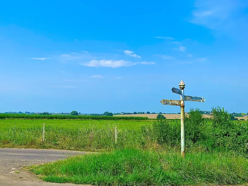 Oath is a tiny hamlet along a small road in the middle of basically nowhere, although it is notable that the River Parrett becomes tidal in Oath.