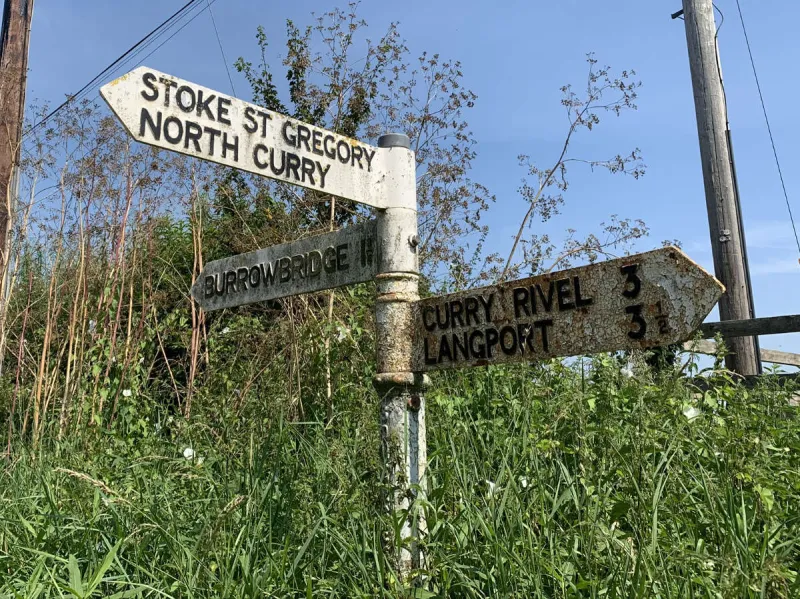Our final fingerpost is from Stathe, a beautiful example of what makes them so special. Even after goodness knows how many years, and even covered in rust and moss, the black lettering still stands out from quite a distance. Its finial has gone missing but it’s otherwise intact.