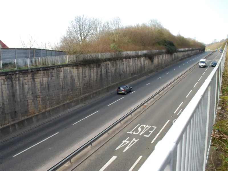 The walled cutting through Swainswick, and a startlingly steep descent. Click to enlarge