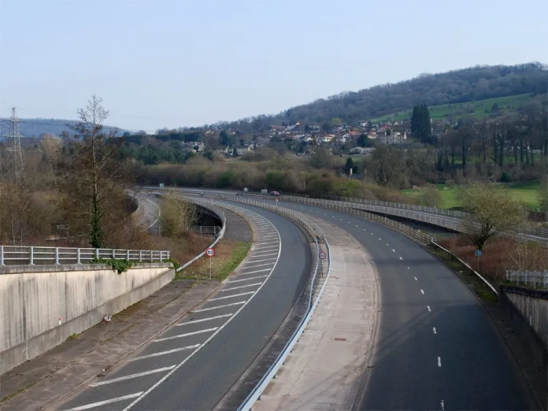 Four viaducts cross the Avon. Bathampton is visible in the background, but not reachable from the bypass. Click to enlarge