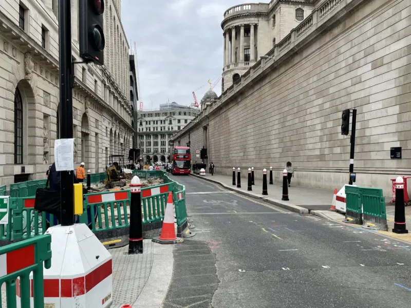 Let's start by turning north and then work our way clockwise around the junction. Here's Princes Street, once the start of the A501. The Bank of England is the fortress-like building on the right. Click to enlarge